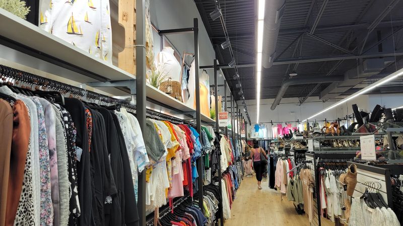 Store Hours and the Best Times to Visit