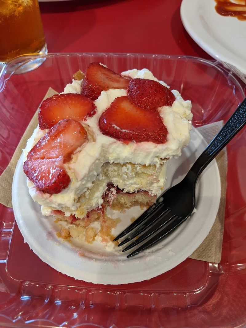 Strawberry Cake That Feels Like a Celebration