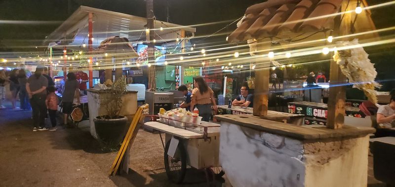 Street Food and Snacks That Keep Shoppers Coming Back