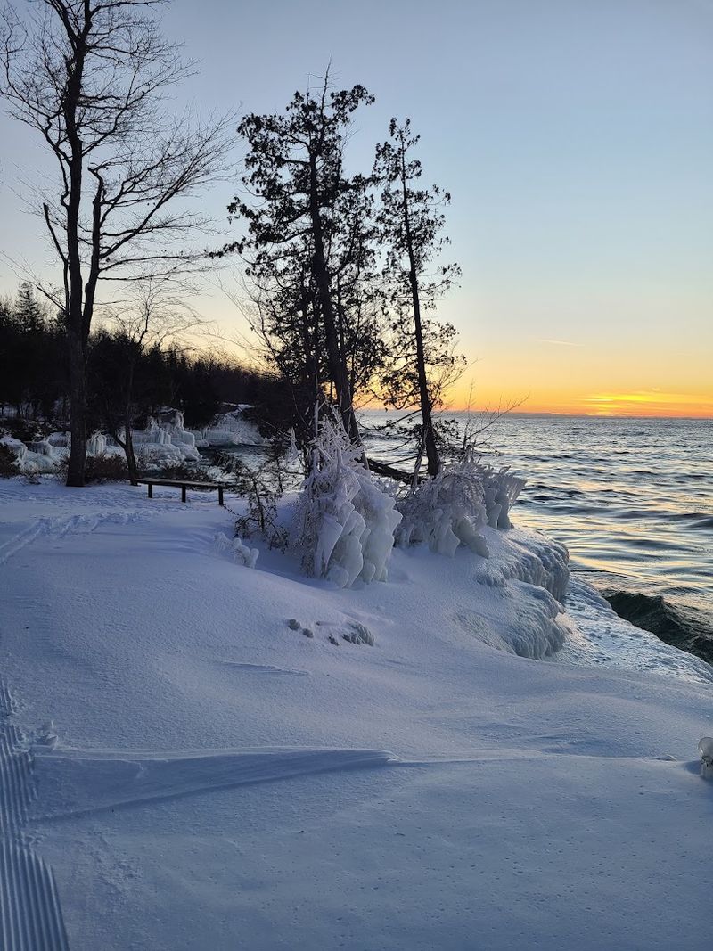 Stunning Winter Scenery That Transforms the Trails