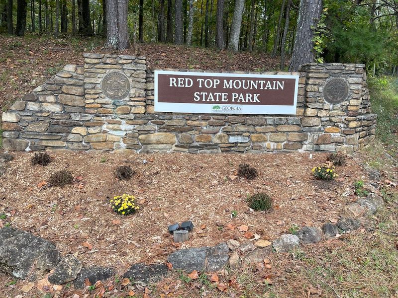 Tennis and Pickleball Courts for Active Visitors
