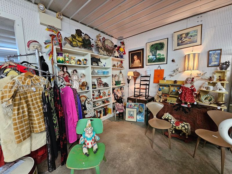 The Adamstown Antique Mile