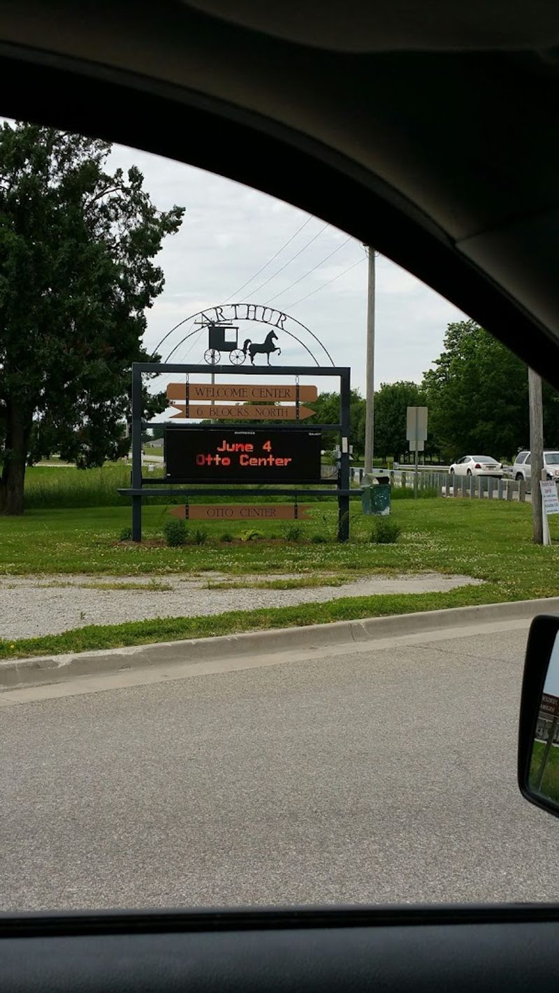The Amish Buggy Rides That Surprise Every Visitor