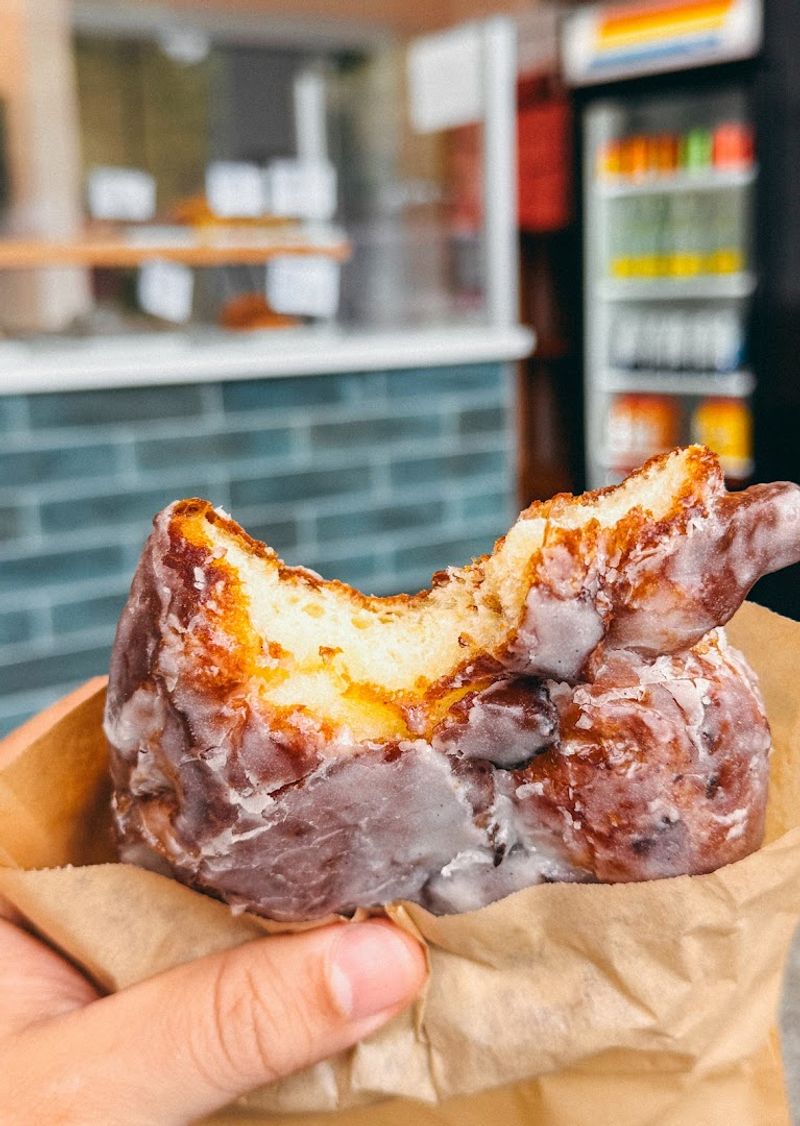 The Apple Fritter That Stops People in Their Tracks