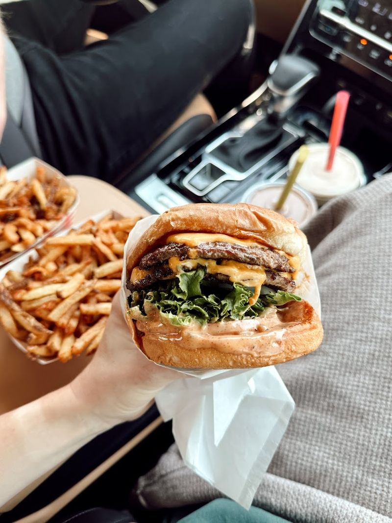 The Arcadia Burger: Guacamole, Bacon, and Bold Flavors