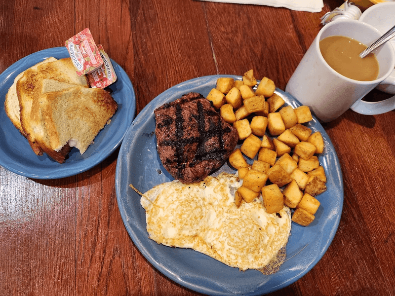 The BBQ Plate That Keeps Meat Lovers Coming Back
