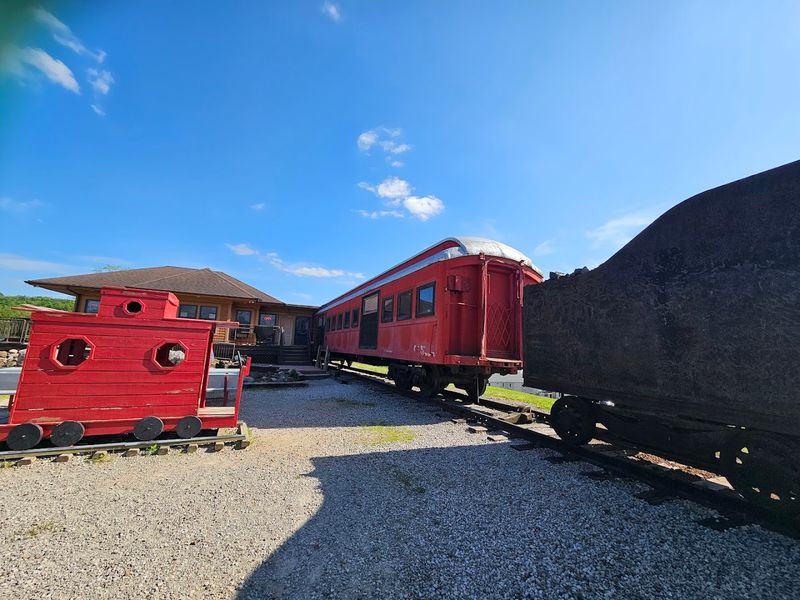 The Caboose and Baggage Cars: Explore Before You Eat