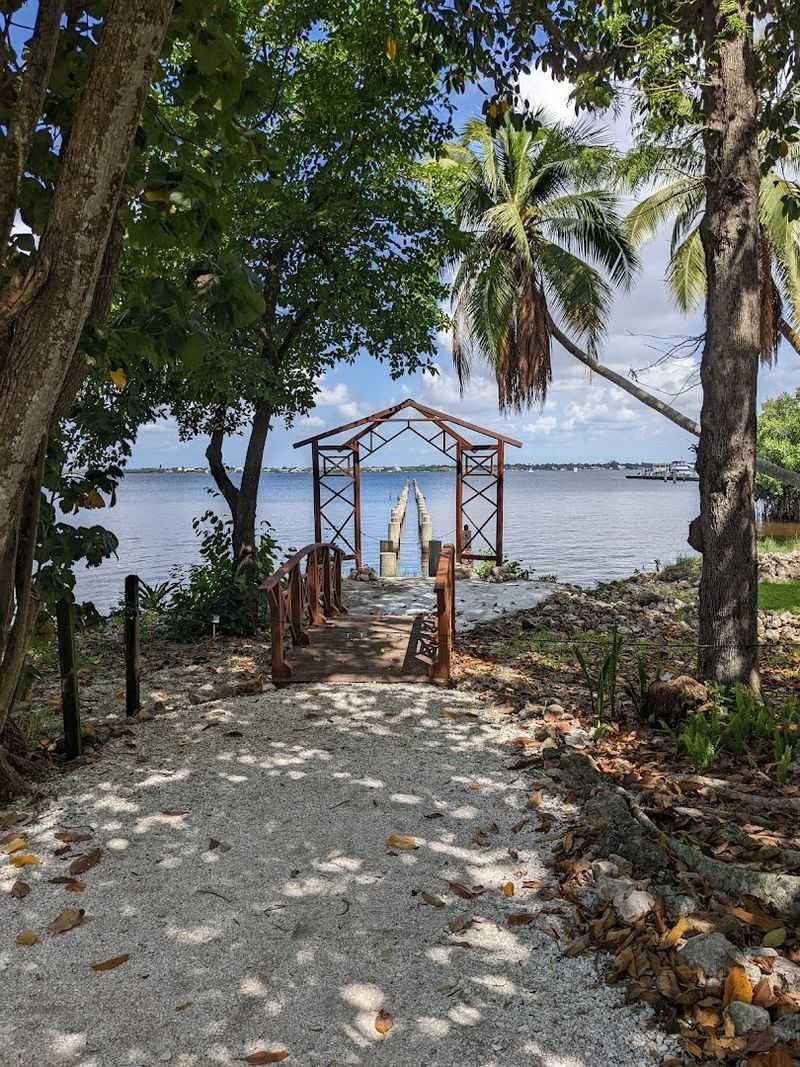 The Caloosahatchee Riverfront Setting and Its Quiet Beauty