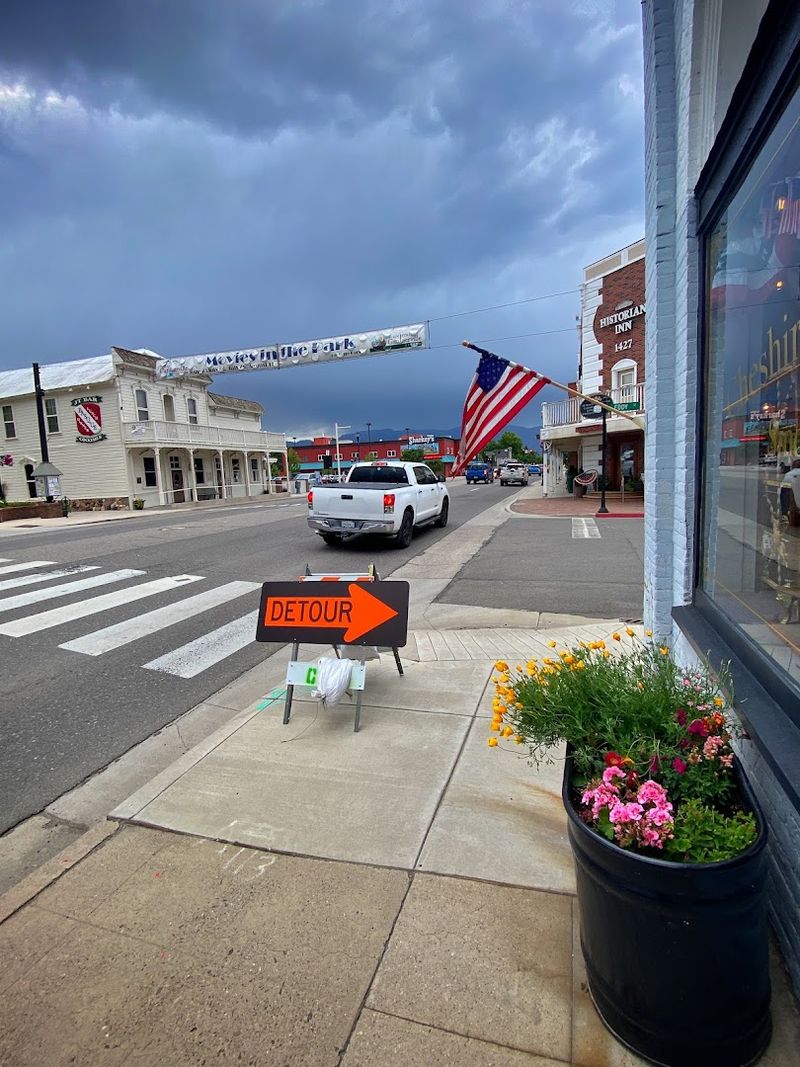 The Charm of Minden, Right Next Door