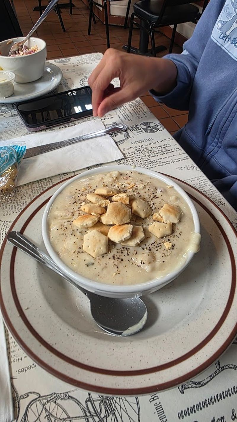 The Clam Chowder Bowl That Warms You From the Inside Out