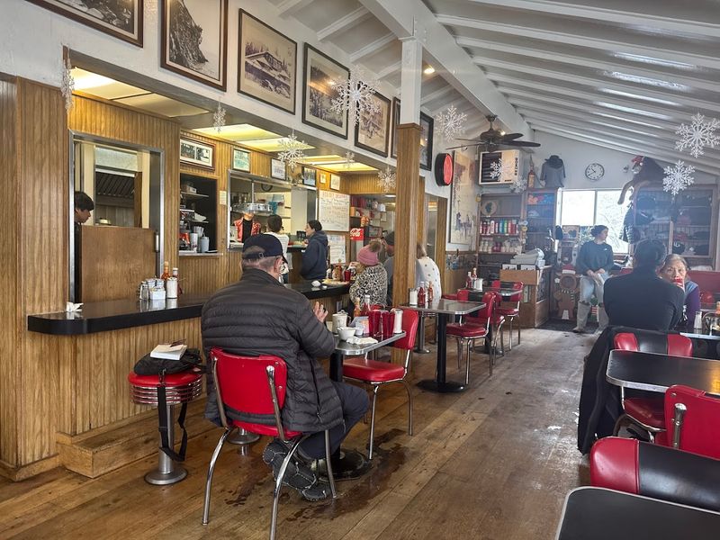 The Cozy, Old-School Diner Atmosphere The Cozy, Old-School Diner Atmosphere