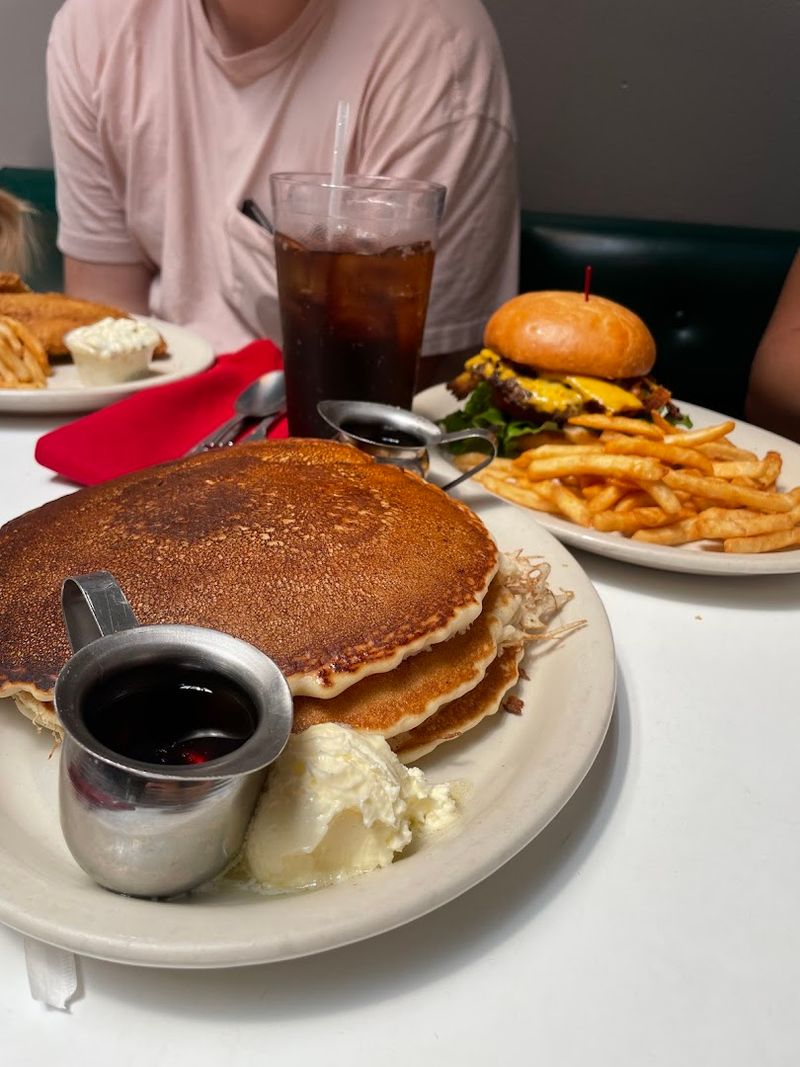 The Egg-Topped Burger That Goes Above and Beyond The Egg-Topped Burger That Goes Above and Beyond