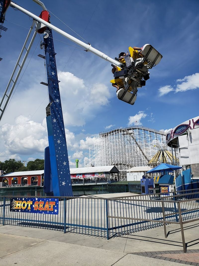 The Electrifying Shock Cage Attraction You Have to See The Electrifying Shock Cage Attraction You Have to See