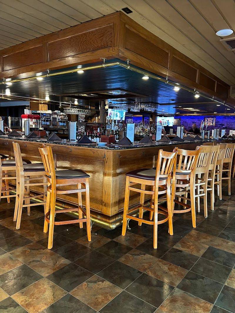 The Full Bar and Cocktails That Keep the Good Times Rolling