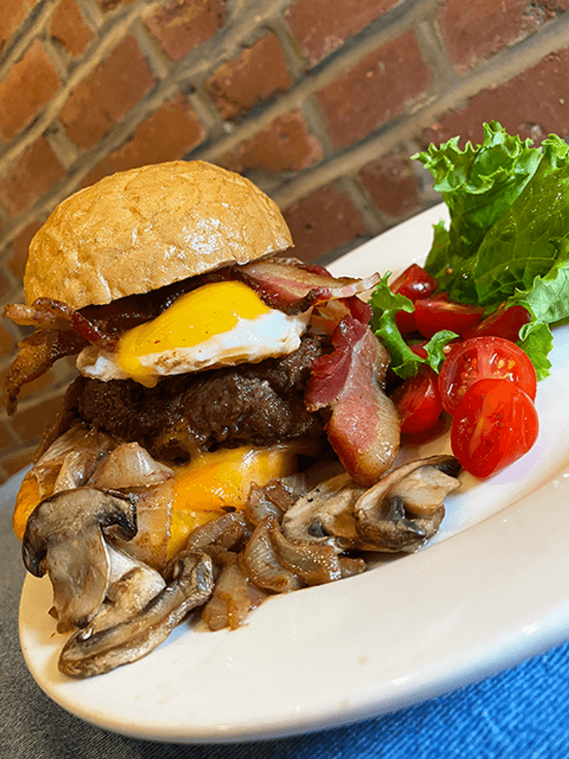 The Gourmet Kelly Burger That Turns First-Timers Into Regulars