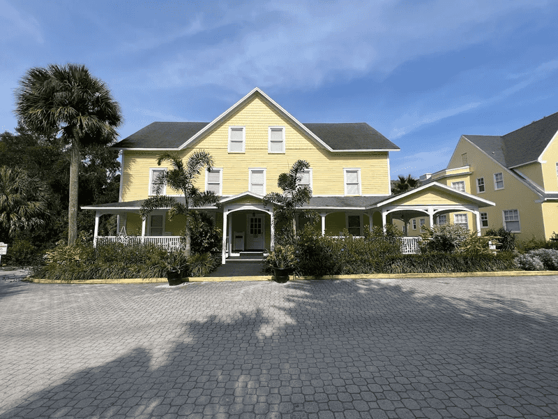 The Historic Lakeside Inn