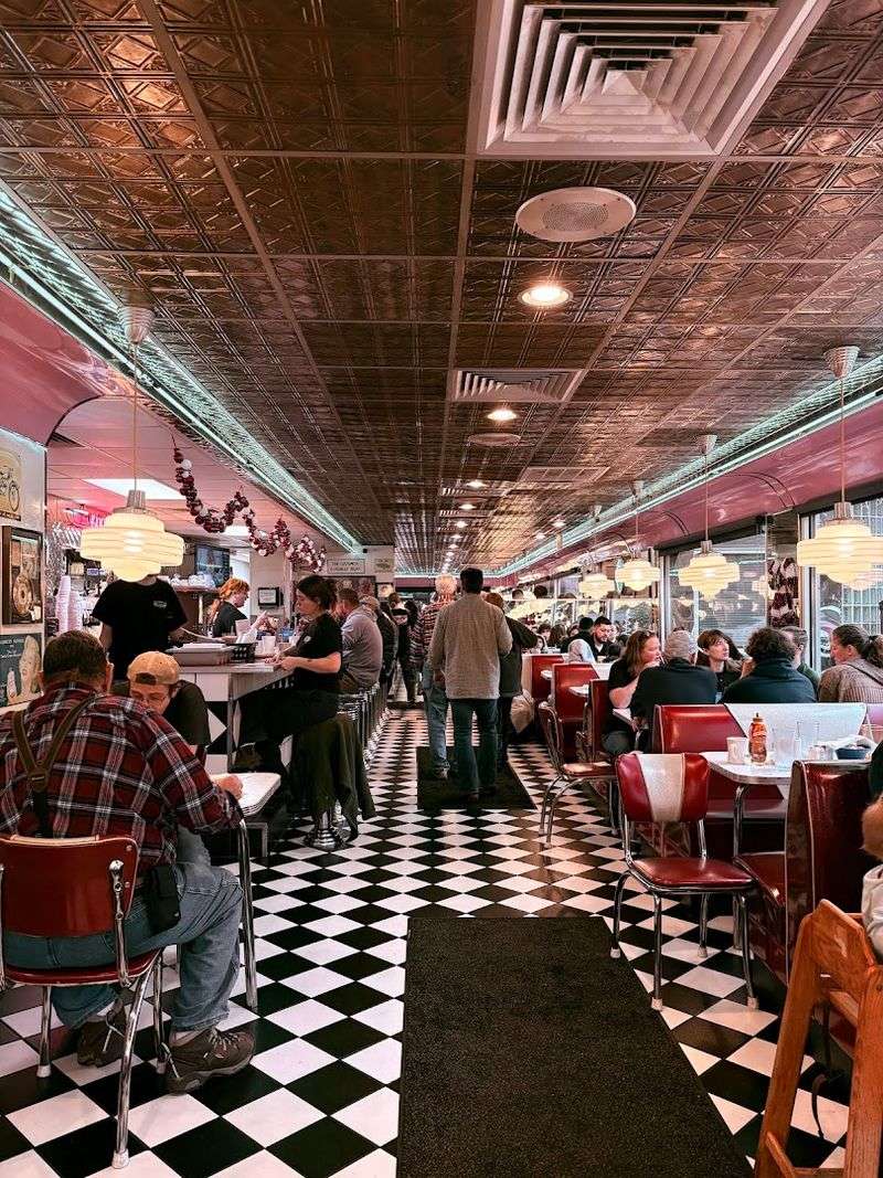 The Iconic 1950s Atmosphere That Transports You Instantly