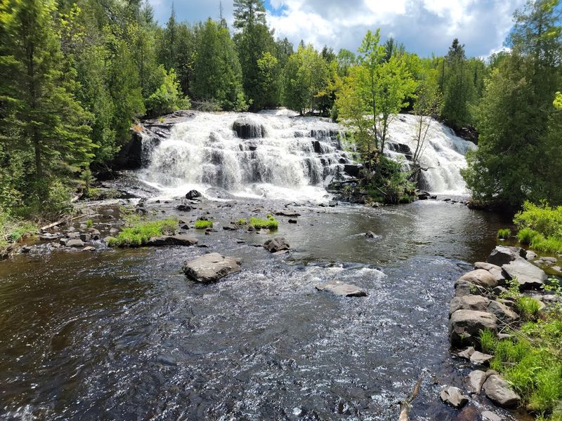 The Jaw-Dropping Width of Bond Falls The Jaw-Dropping Width of Bond Falls