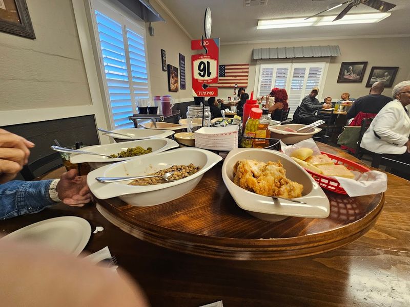 The Joy of Sharing a Table With Strangers