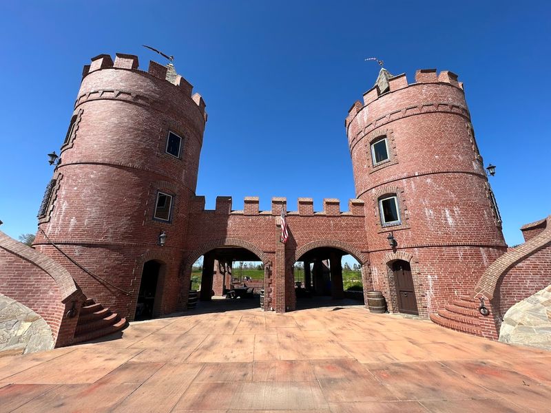 The Man Behind the Castle: Casper Noz