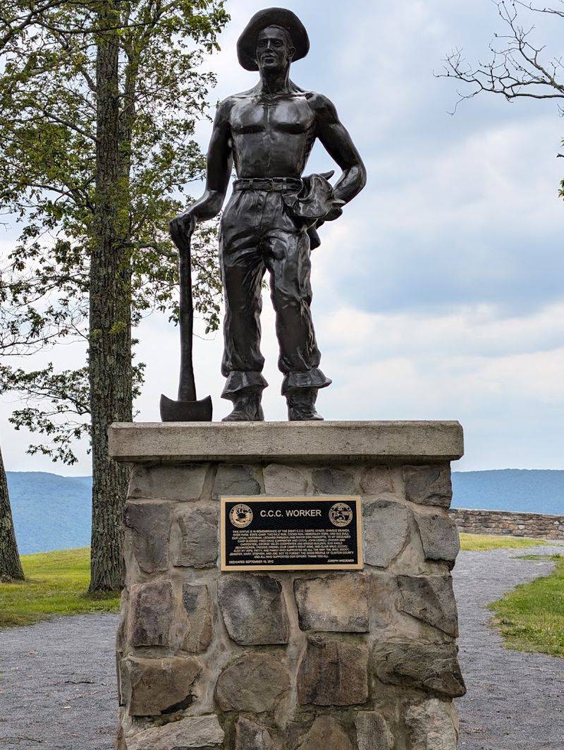 The Monument and Statues at the Overlook The Monument and Statues at the Overlook
