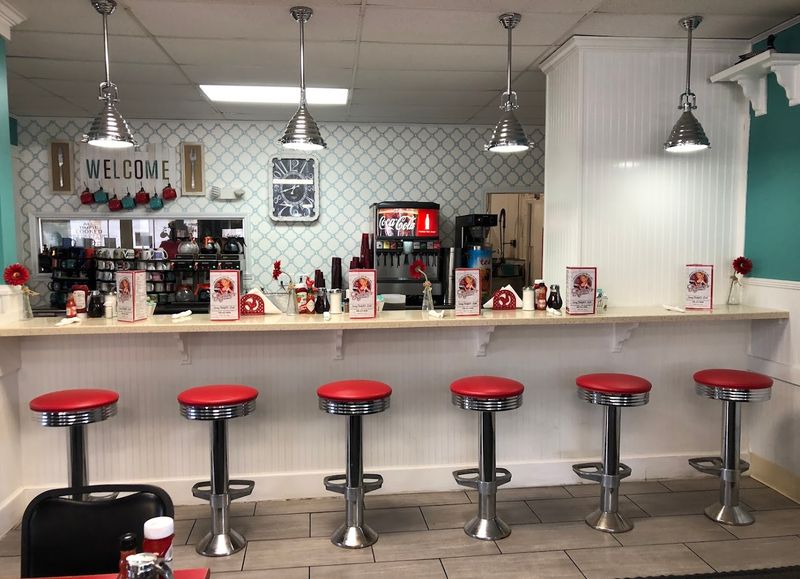 The Nostalgic 50s Diner Atmosphere You Didn't Know You Were Missing