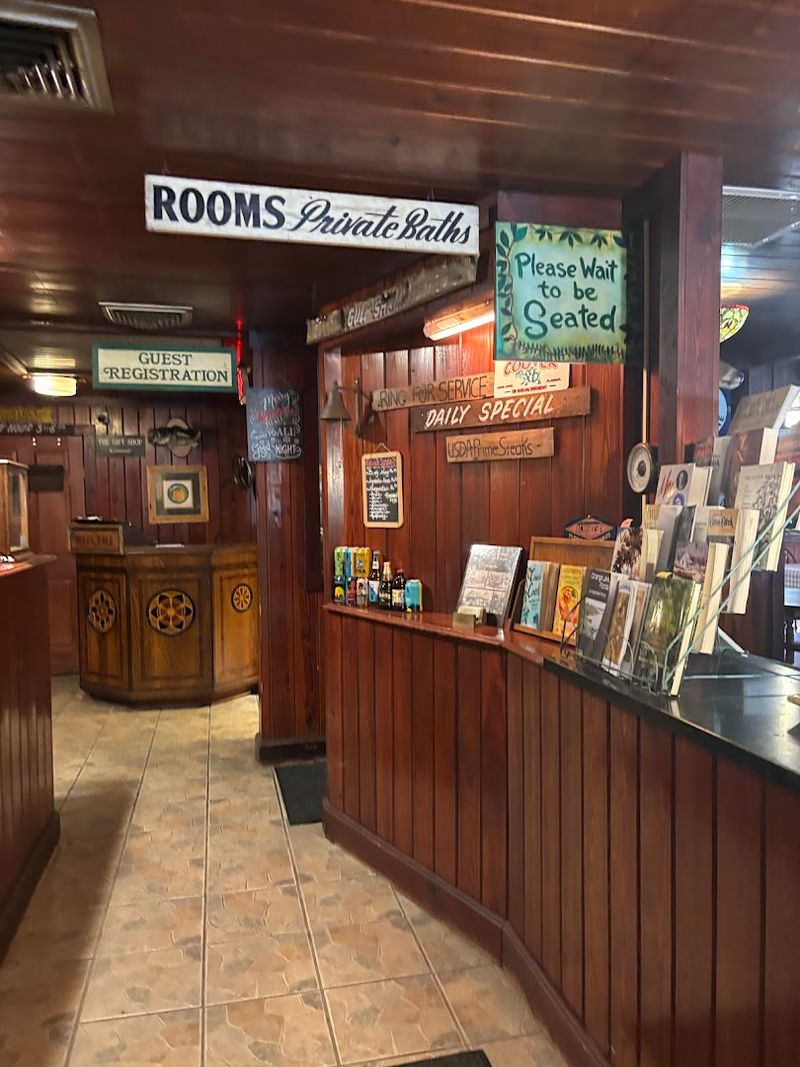 The Old Florida Atmosphere That Pulls You Right In
