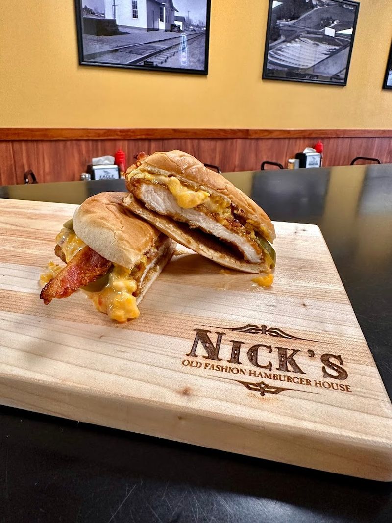 The Patty Melt With an Unforgettable Cheese Pull