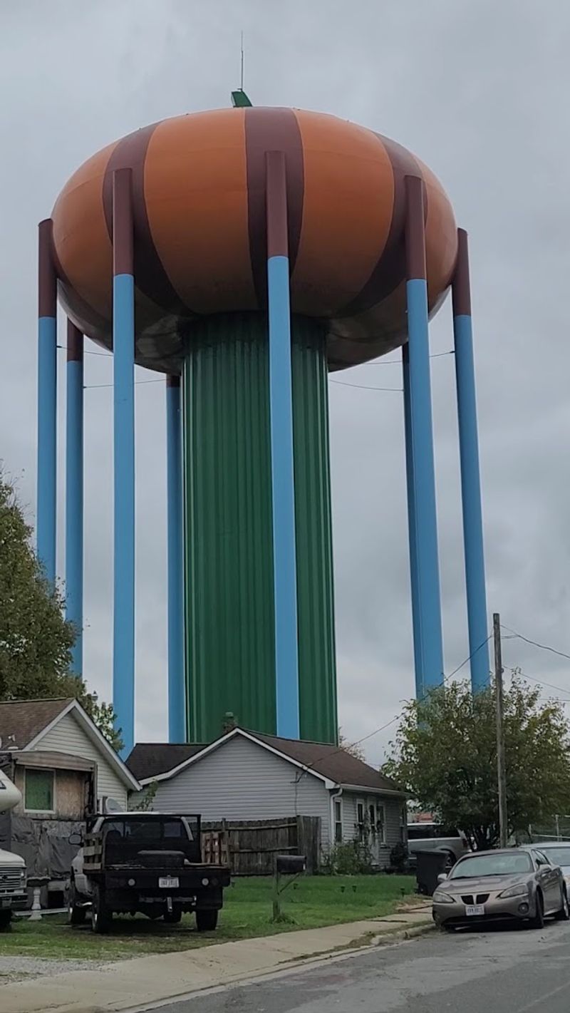 The Pumpkin Water Tower: Ohio's Most Recognizable Quirky Landmark
