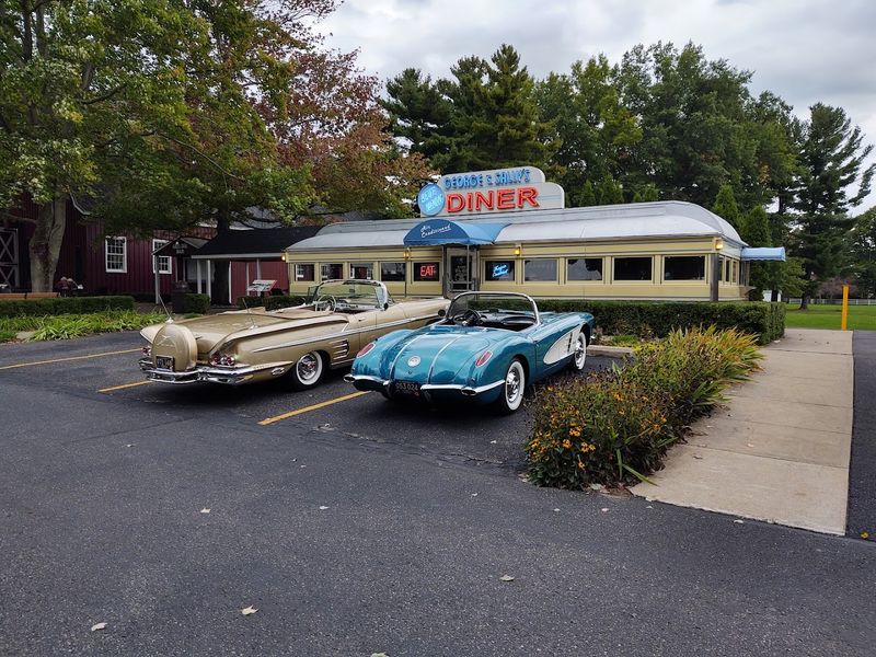 The Restored 1941 Blue Moon Diner Still Serving Delicious Food