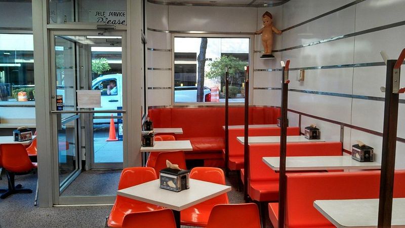 The Retro Interior That Transports You to the 1960s