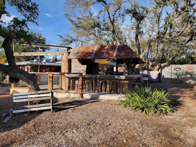 The Rustic Atmosphere That Feels Like a Friend's Backyard