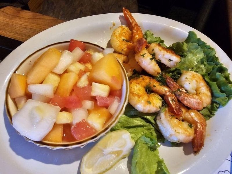 The Salad Bar That Earns Its Own Fan Club