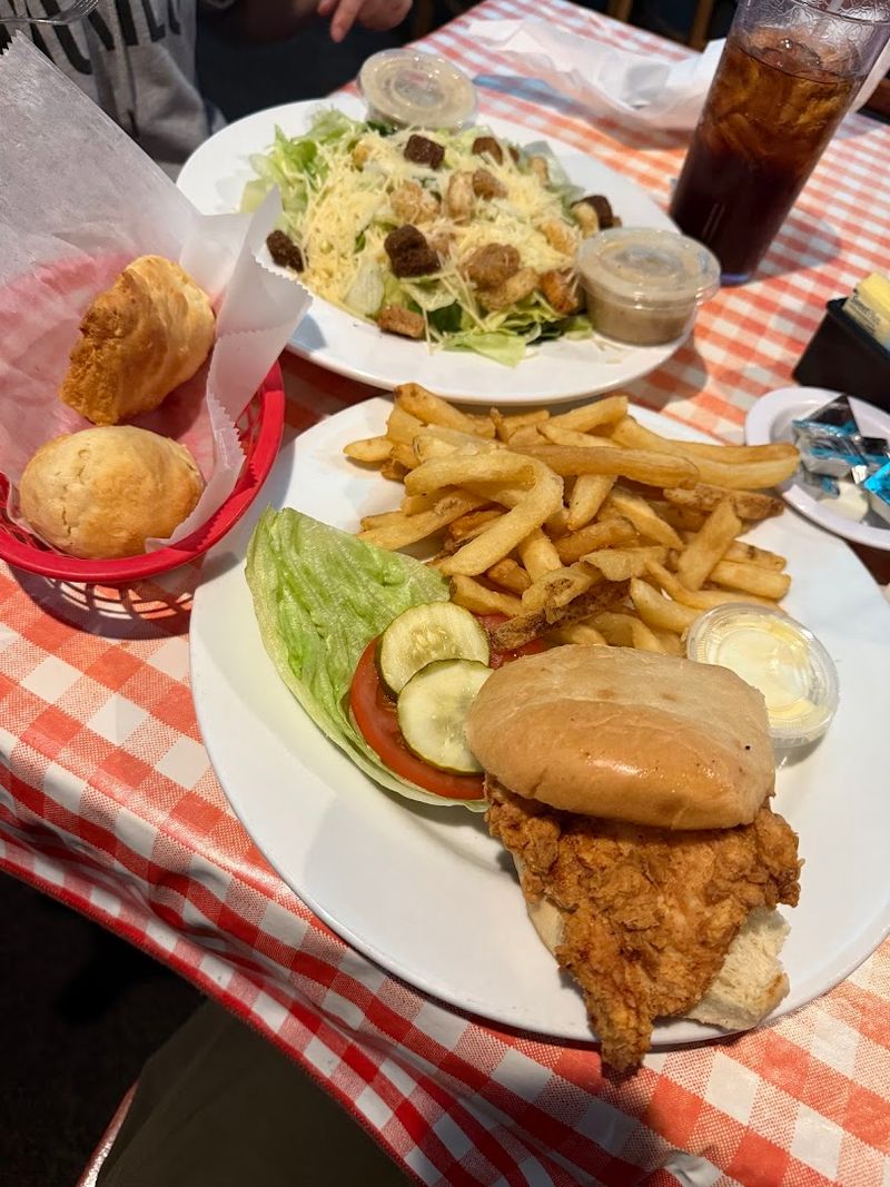 The Salad Bar That Earns Its Place at a Fried Chicken Restaurant The Salad Bar That Earns Its Place at a Fried Chicken Restaurant
