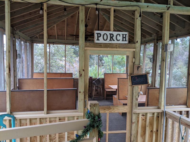 The Screened Porch Dining Experience You Will Talk About for Years