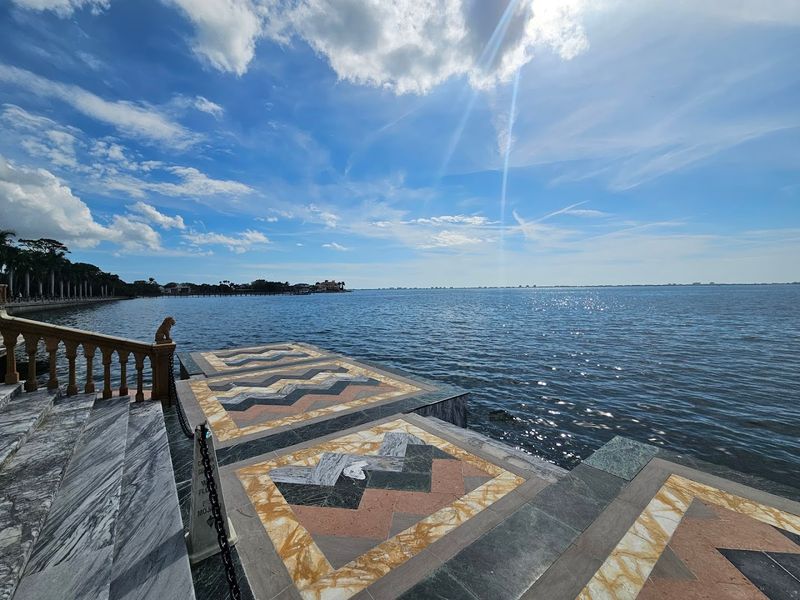 The Stunning Bayfront Gardens and Grounds