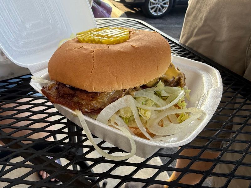 The Tangy Burger That Packs a Flavor Punch