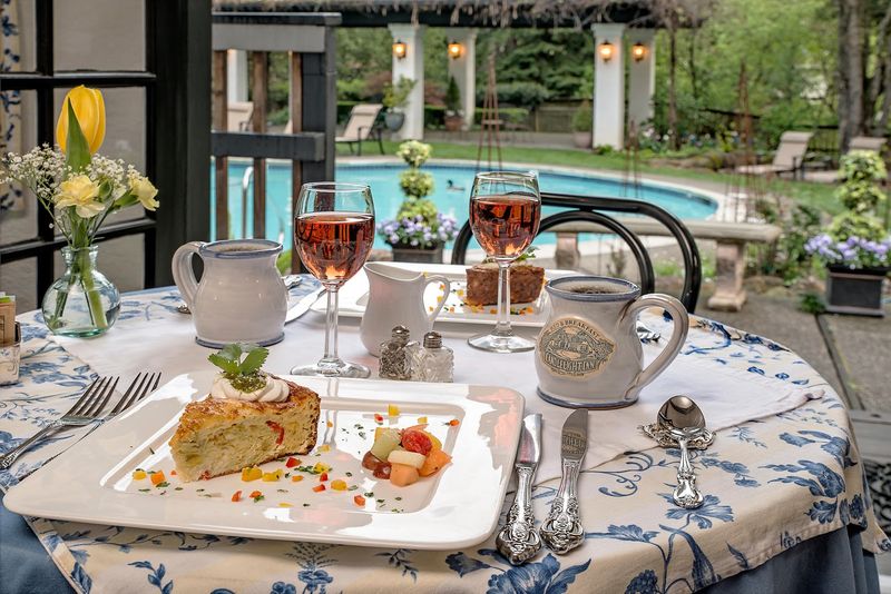 The Three-Course Breakfast That Steals the Show Every Morning The Three-Course Breakfast That Steals the Show Every Morning