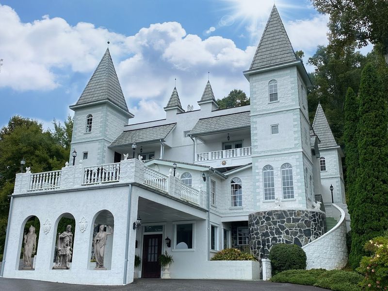 The Tuesday Castle Tours That Everyone is Talking About