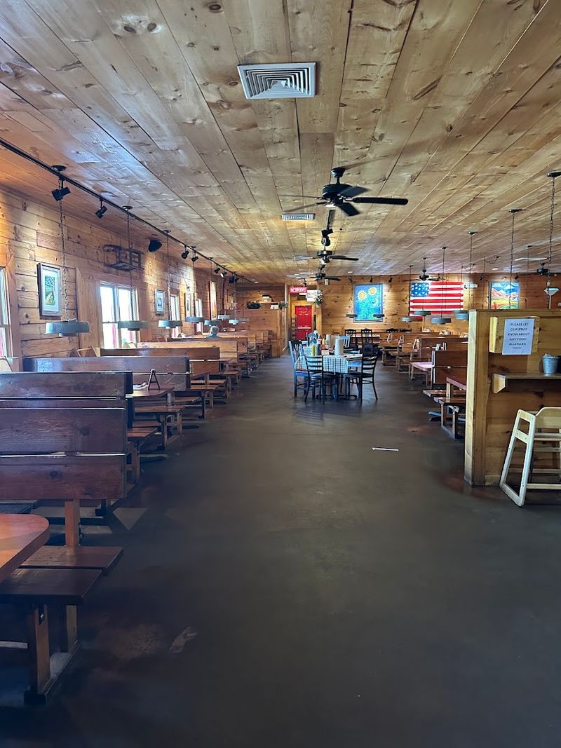 The Warm, Country-Style Atmosphere