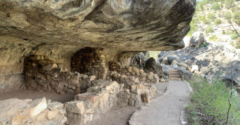 This 1-mile Arizona hike leads through the ruins of an ancient cliff dwelling village