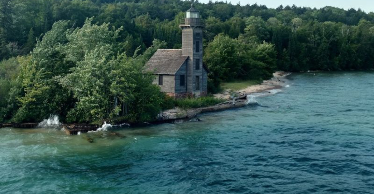 This 10 mile Michigan Trail Features Scenic Cliffs Waterfalls and Beautiful Beaches Perfect for Families