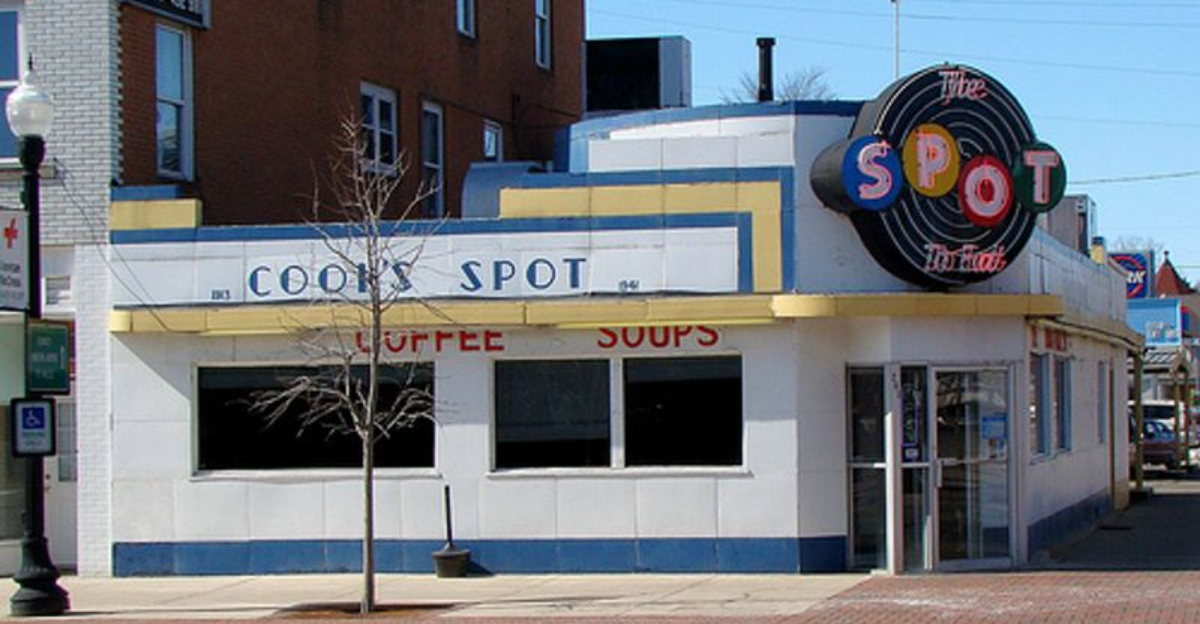 This 1950s style restaurant in Ohio feels like stepping into a classic Happy Days episode