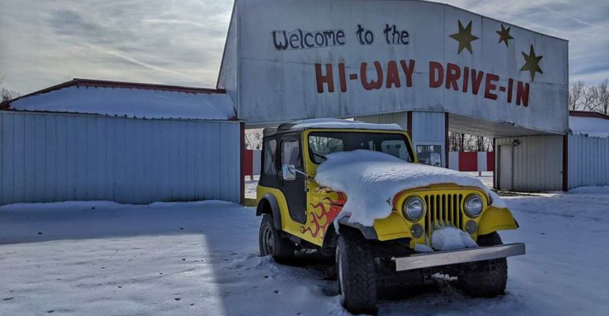 This Michigan drive in theater brings the nostalgia of the 1950s back to life