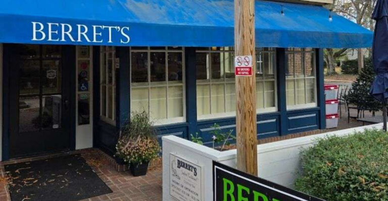 This Virginia seafood restaurant has been serving fresh Chesapeake catches since 1983