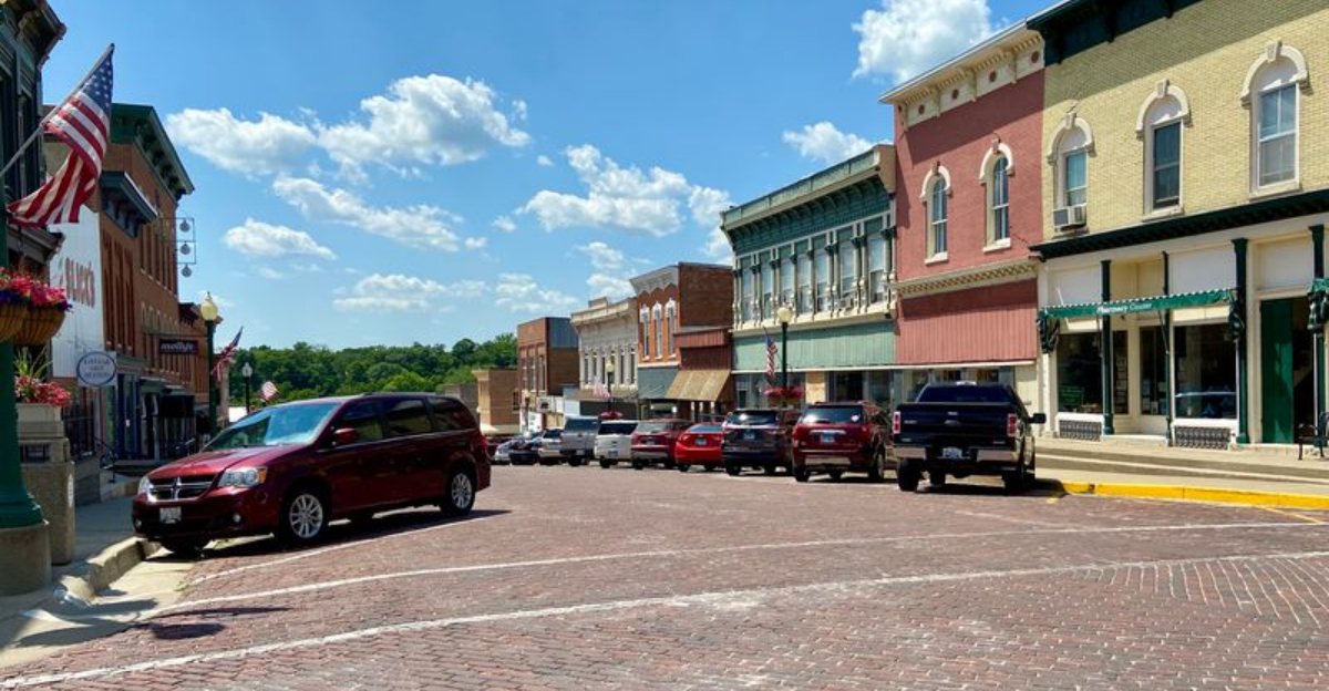 This charming Illinois town flies completely under the radar despite its undeniable appeal