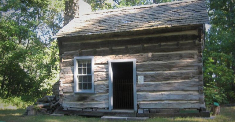 This charming log cabin village in Illinois is a hidden gem most people still don’t know about