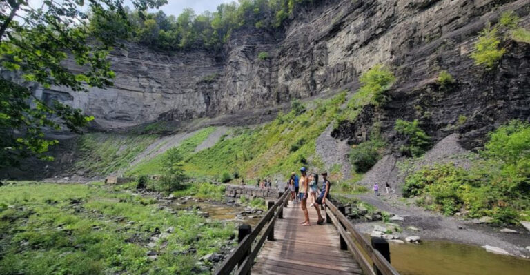 This easy New York hike is so beautiful, it hardly seems real