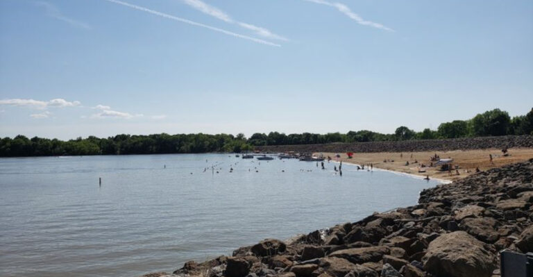 This gorgeous little-known Illinois beach is so peaceful, you’ll practically have it all to yourself
