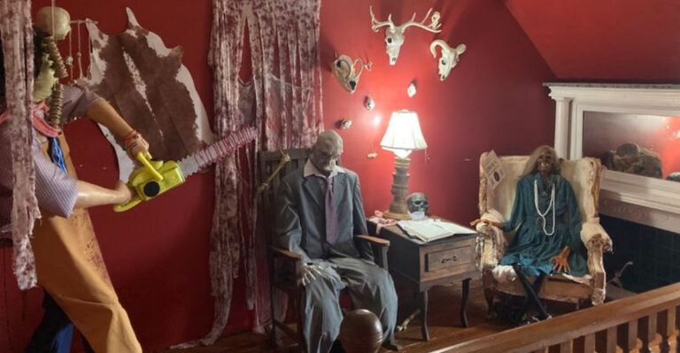 This horror-themed restaurant in Texas is a dream come true for fans of all things creepy